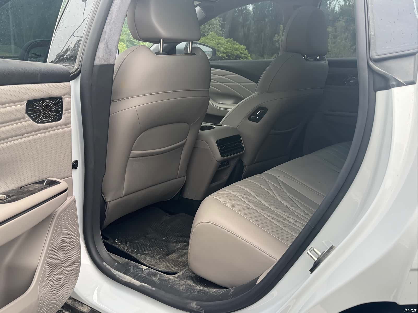 Geely 8, 2025 все фото