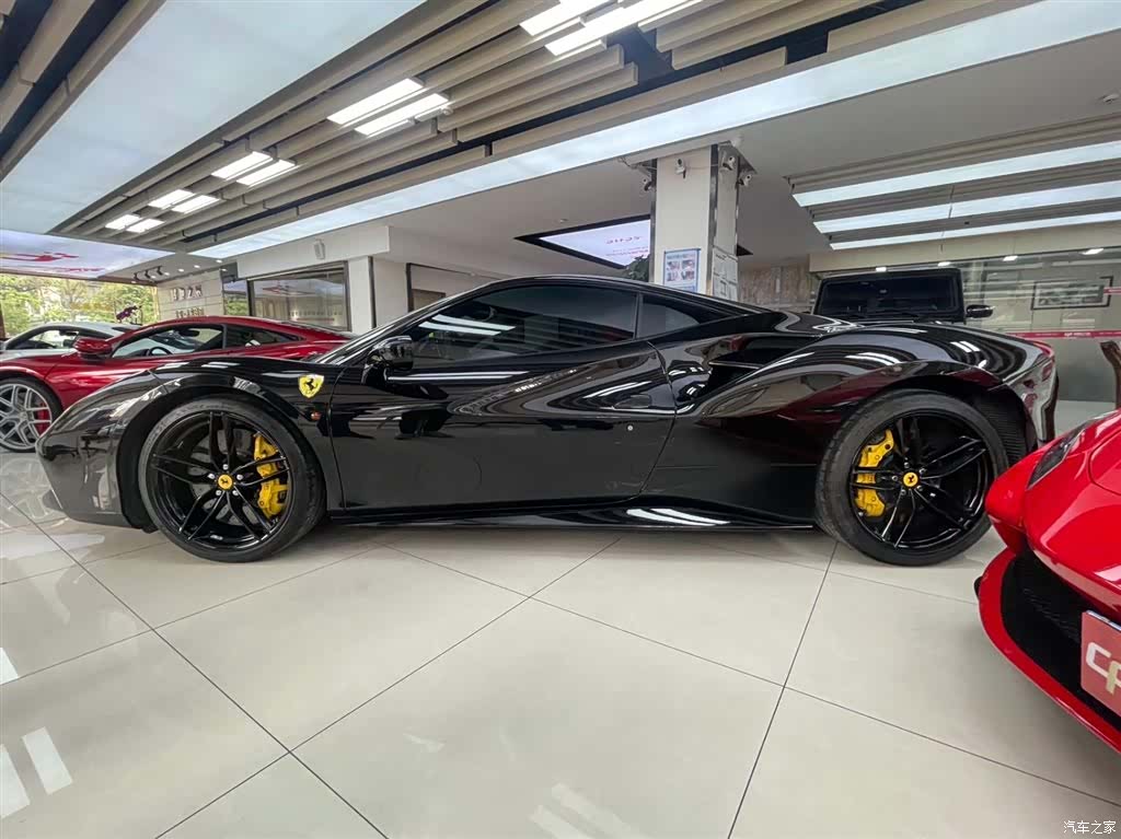 Ferrari 488, 2016 4