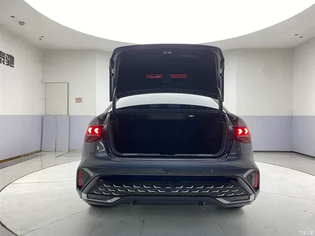 Audi Flying Spur, 2025 29