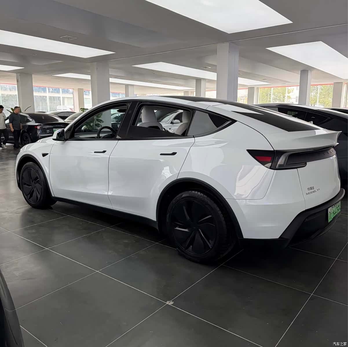 Tesla Model Y, 2025 4