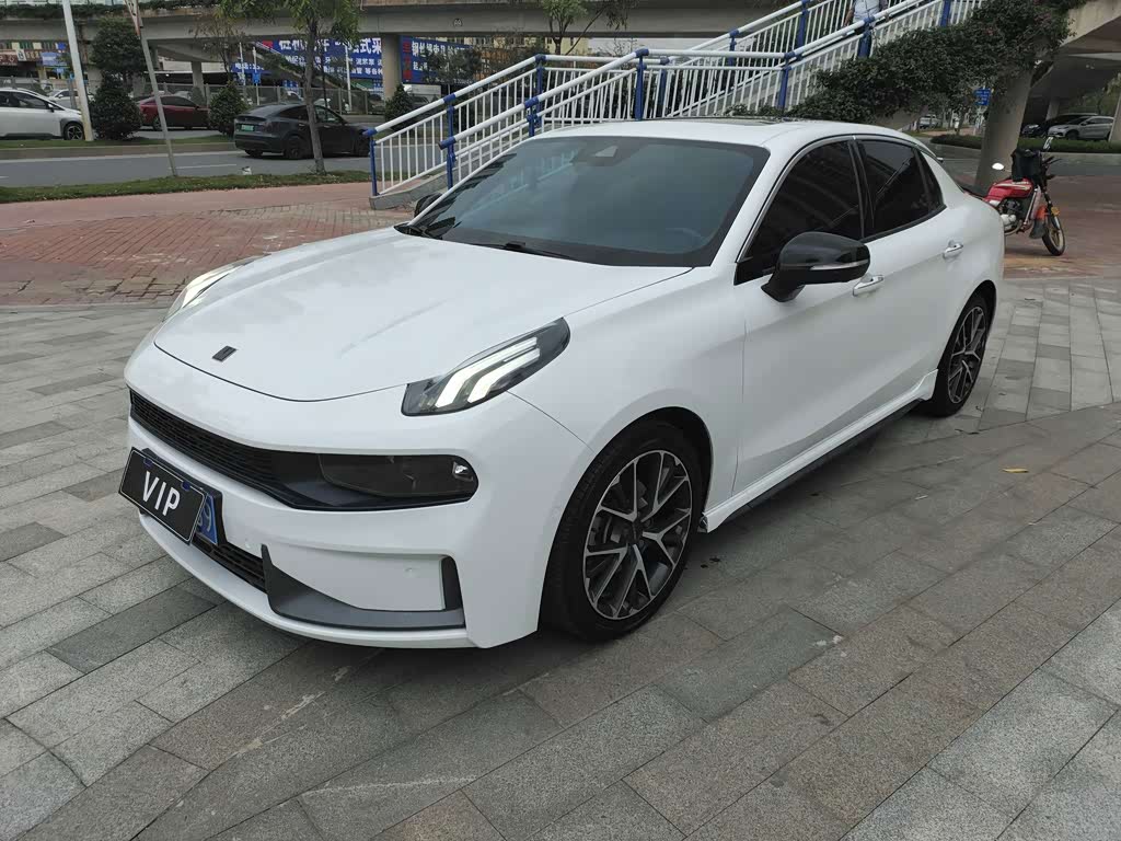 Lynk & Co 03