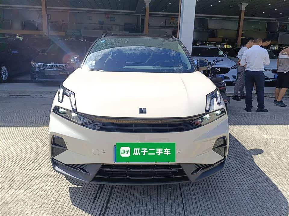 Lynk & Co 06