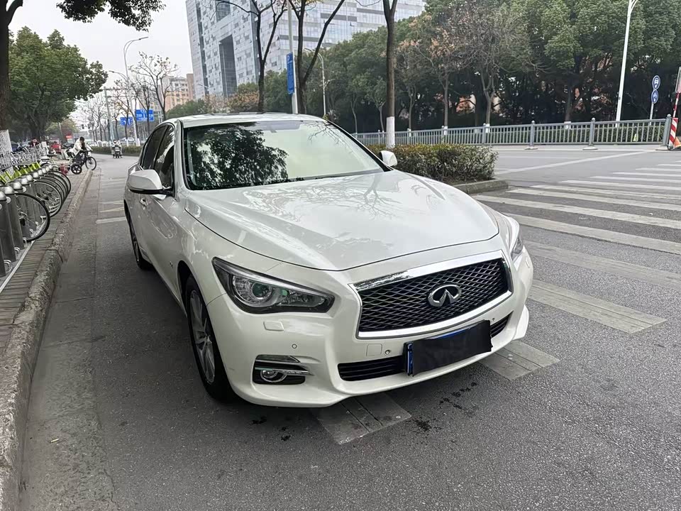 Infiniti Q50L