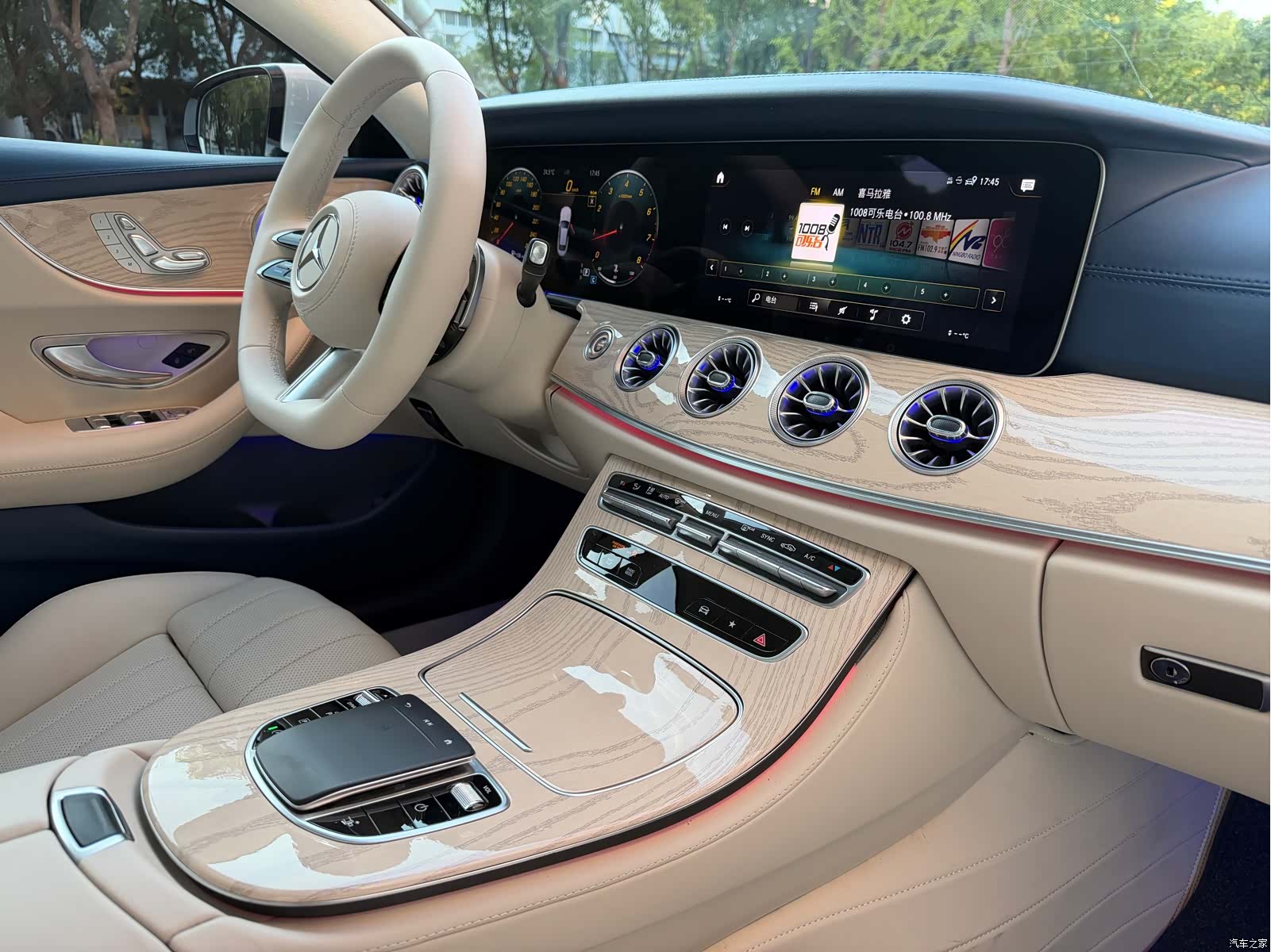 Mercedes-Benz E-Class, 2024 10