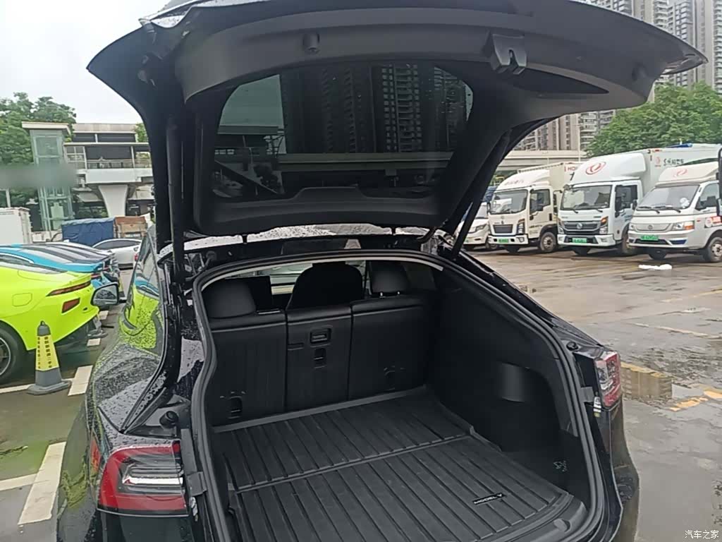 Tesla Model Y, 2023 19