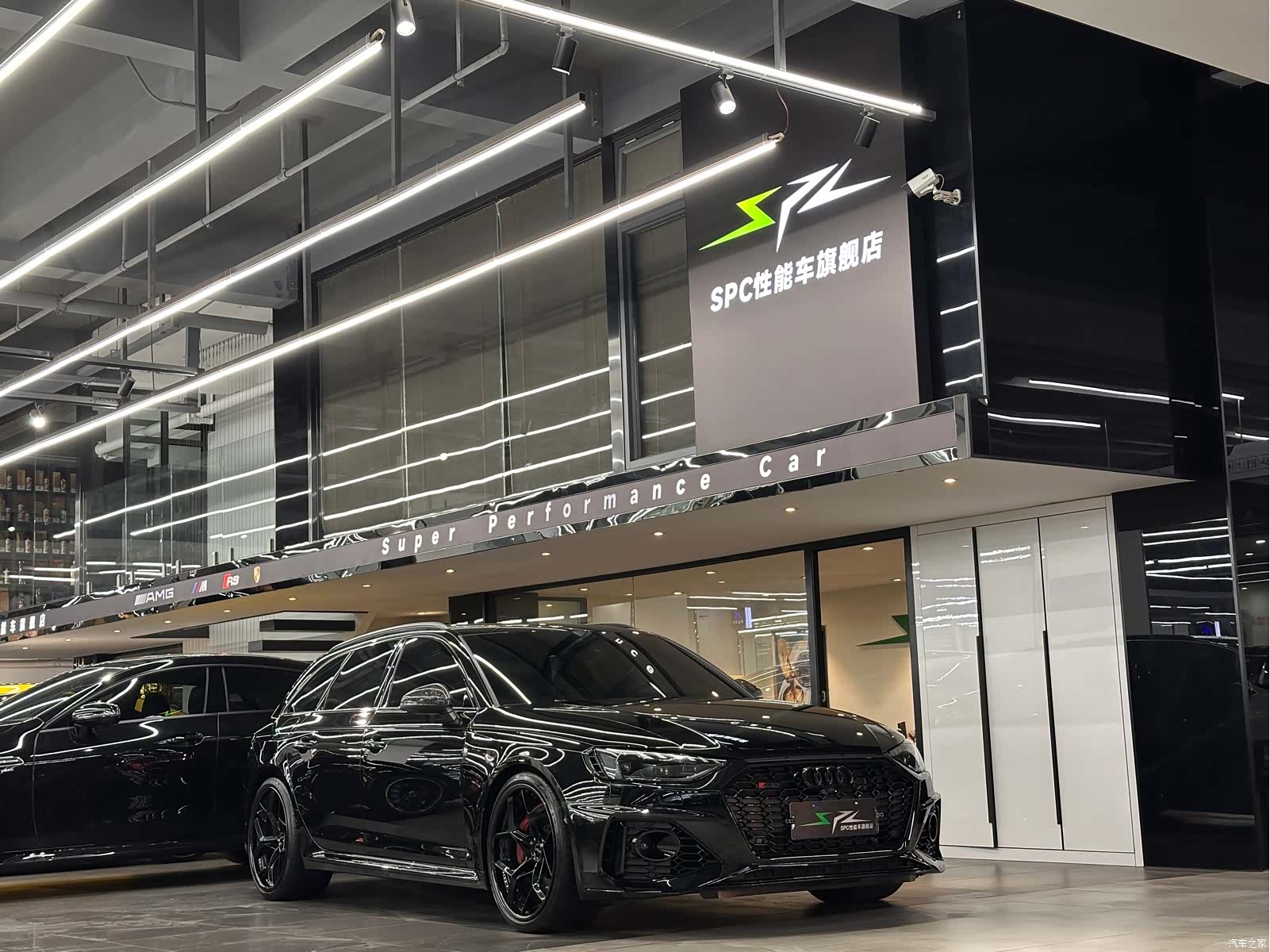 Audi RS4, 2024 1