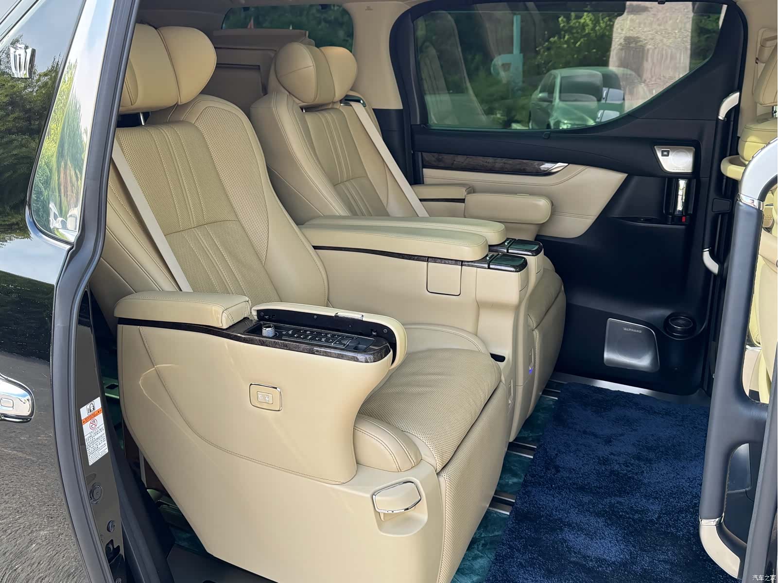 Toyota Vellfire, 2021 12