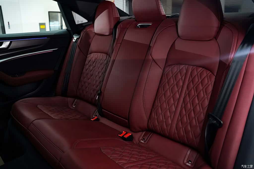 Audi A7L, 2024 20