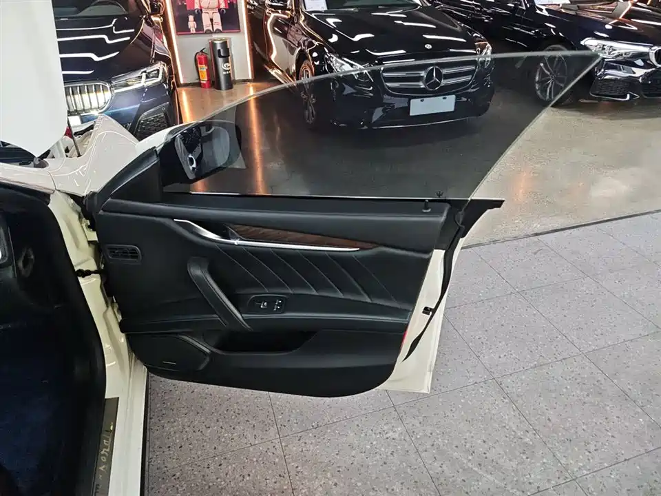 Maserati Ghibli Maserati Ghibli