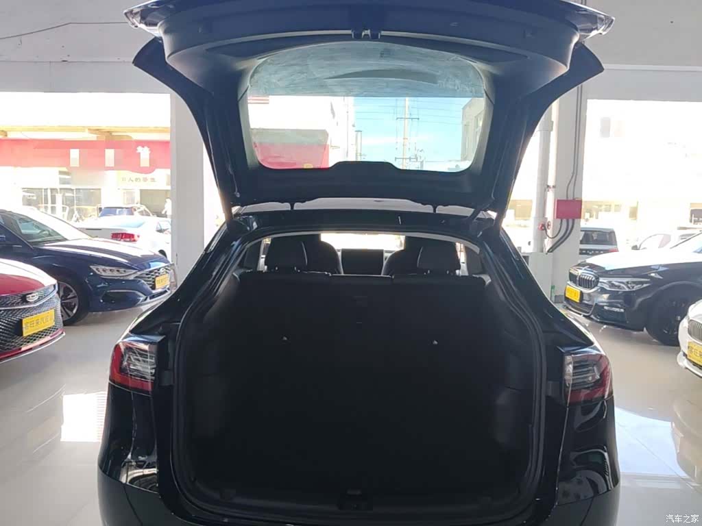 Tesla Model Y, 2024 19