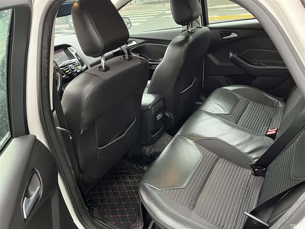 Ford Focus, 2015 6