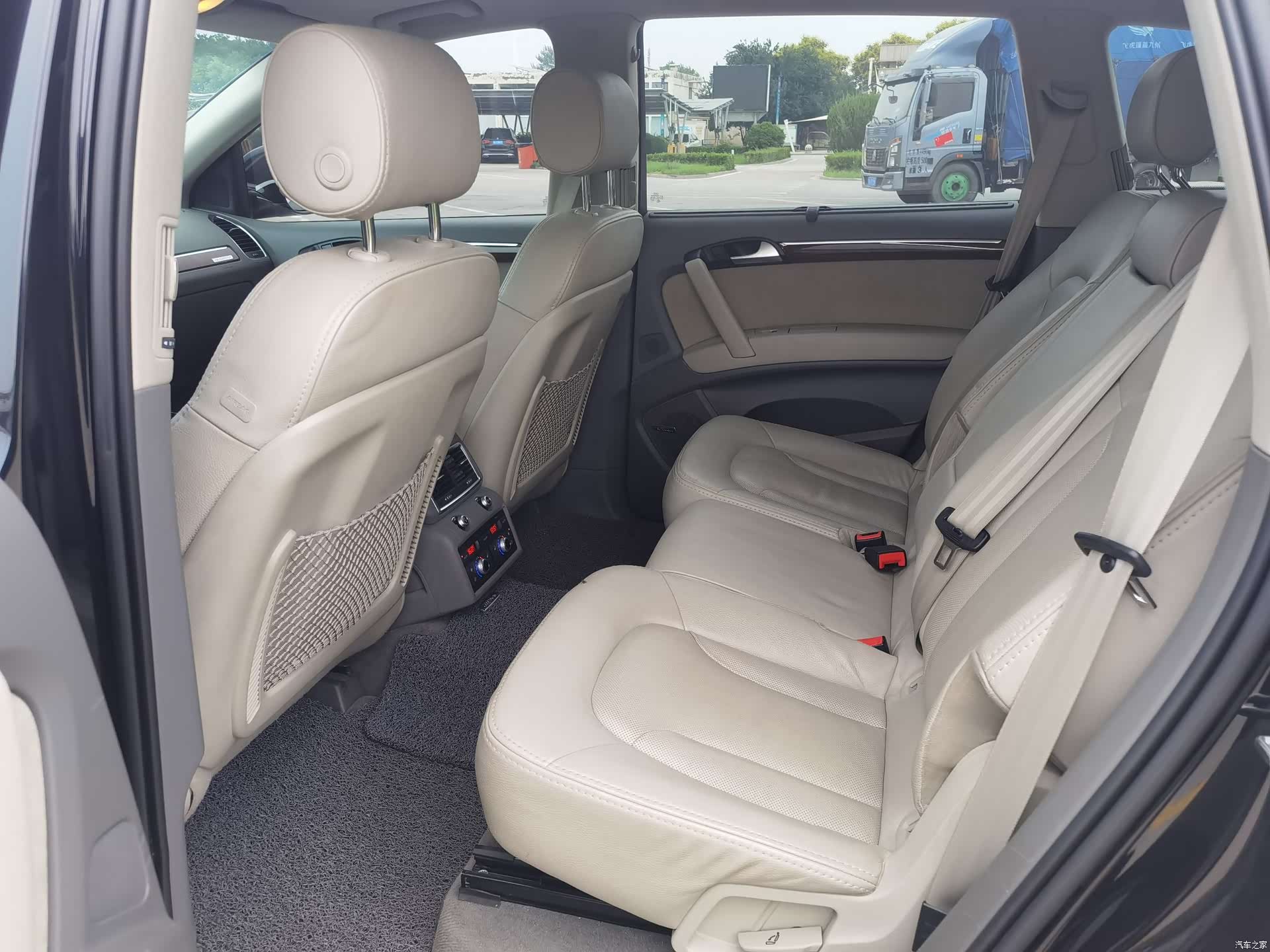 Audi Q7, 2012 9