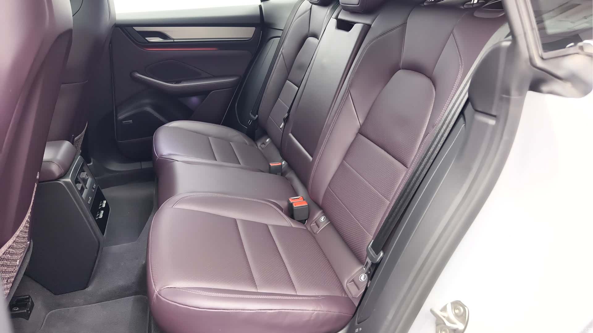 Porsche Macan, 2024 11