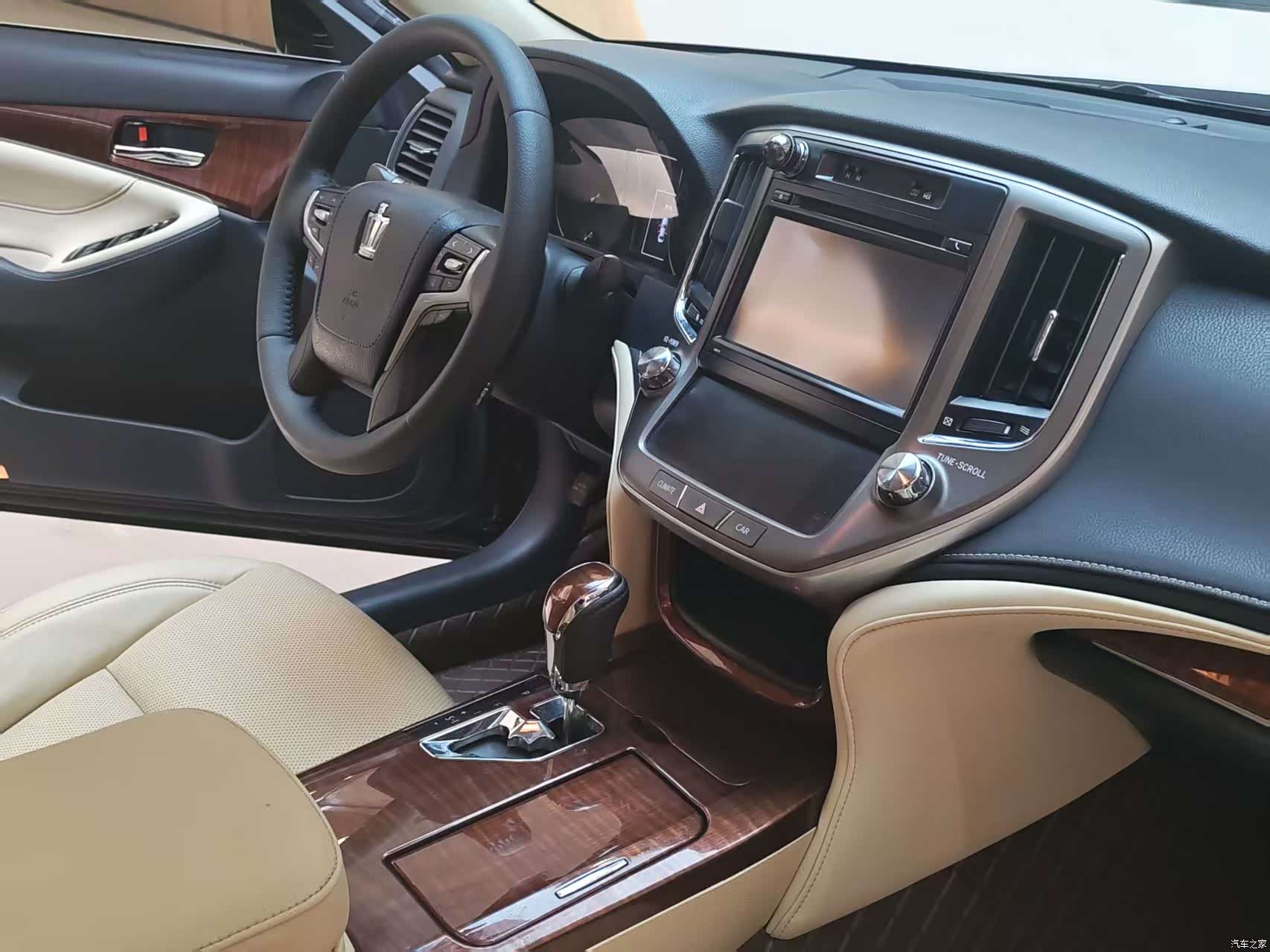 Toyota Crown, 2017 16