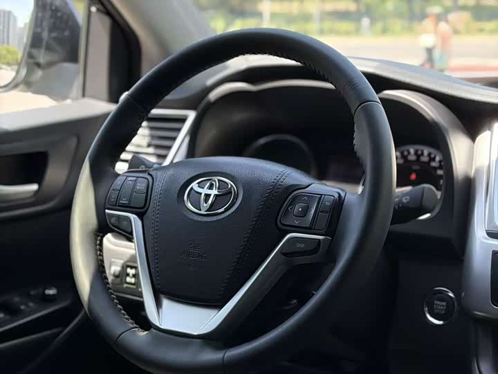 Toyota Highlander, 2017 года фото 10