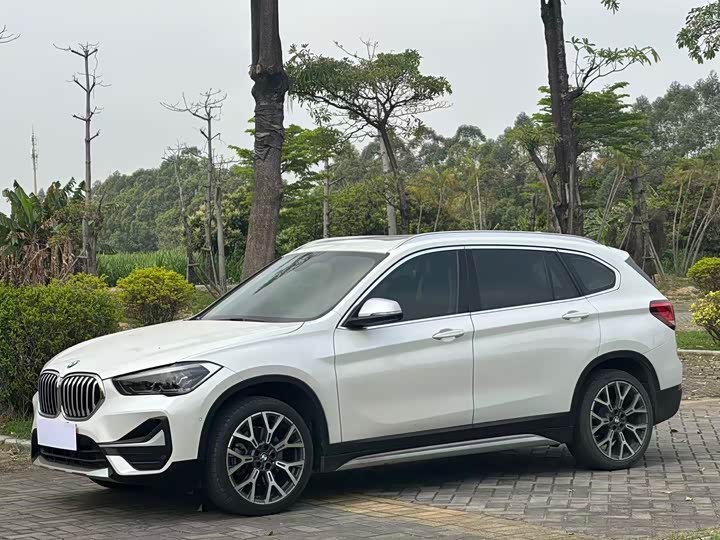 BMW X1 2022 — фото 1