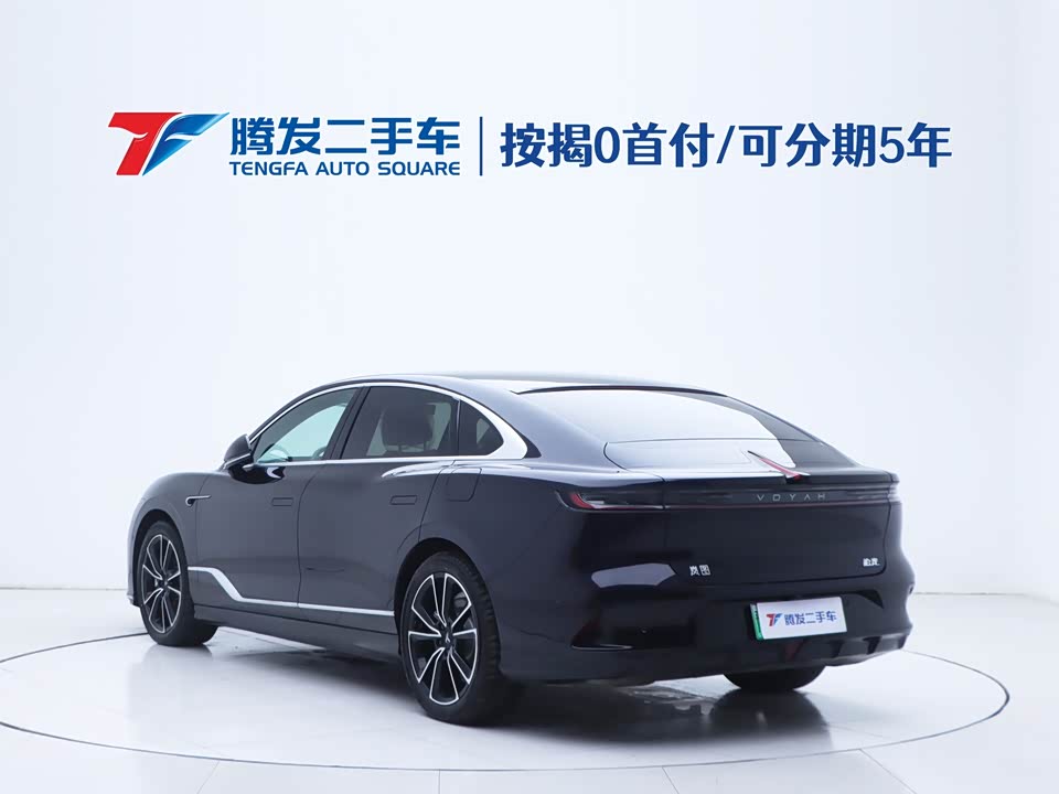 VOYAH Lantu chasing light