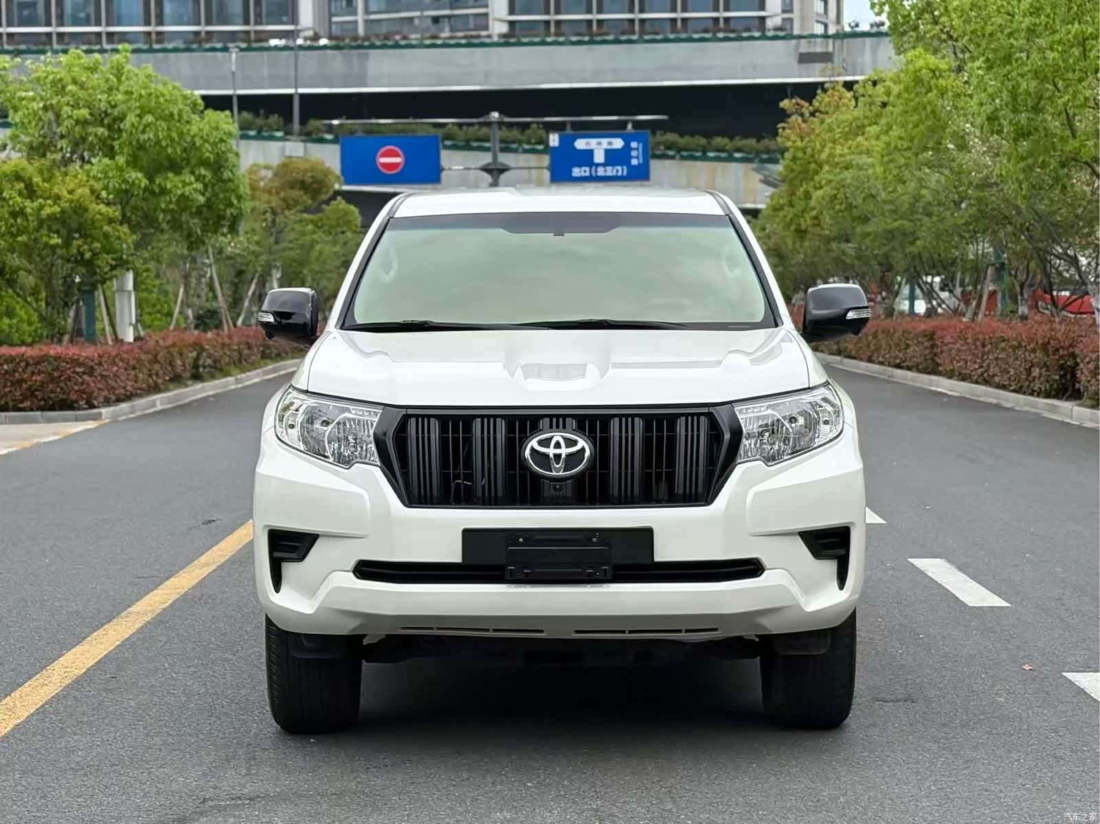 Toyota Prado, 2023 3