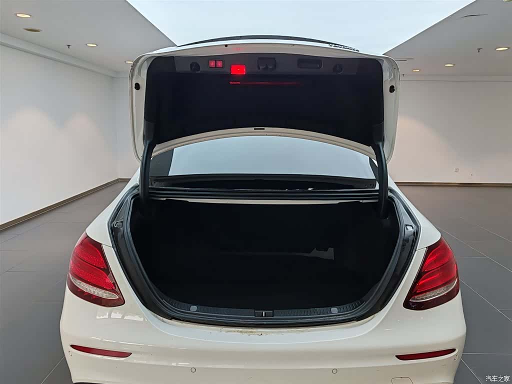 Mercedes-Benz E-Class, 2019 14