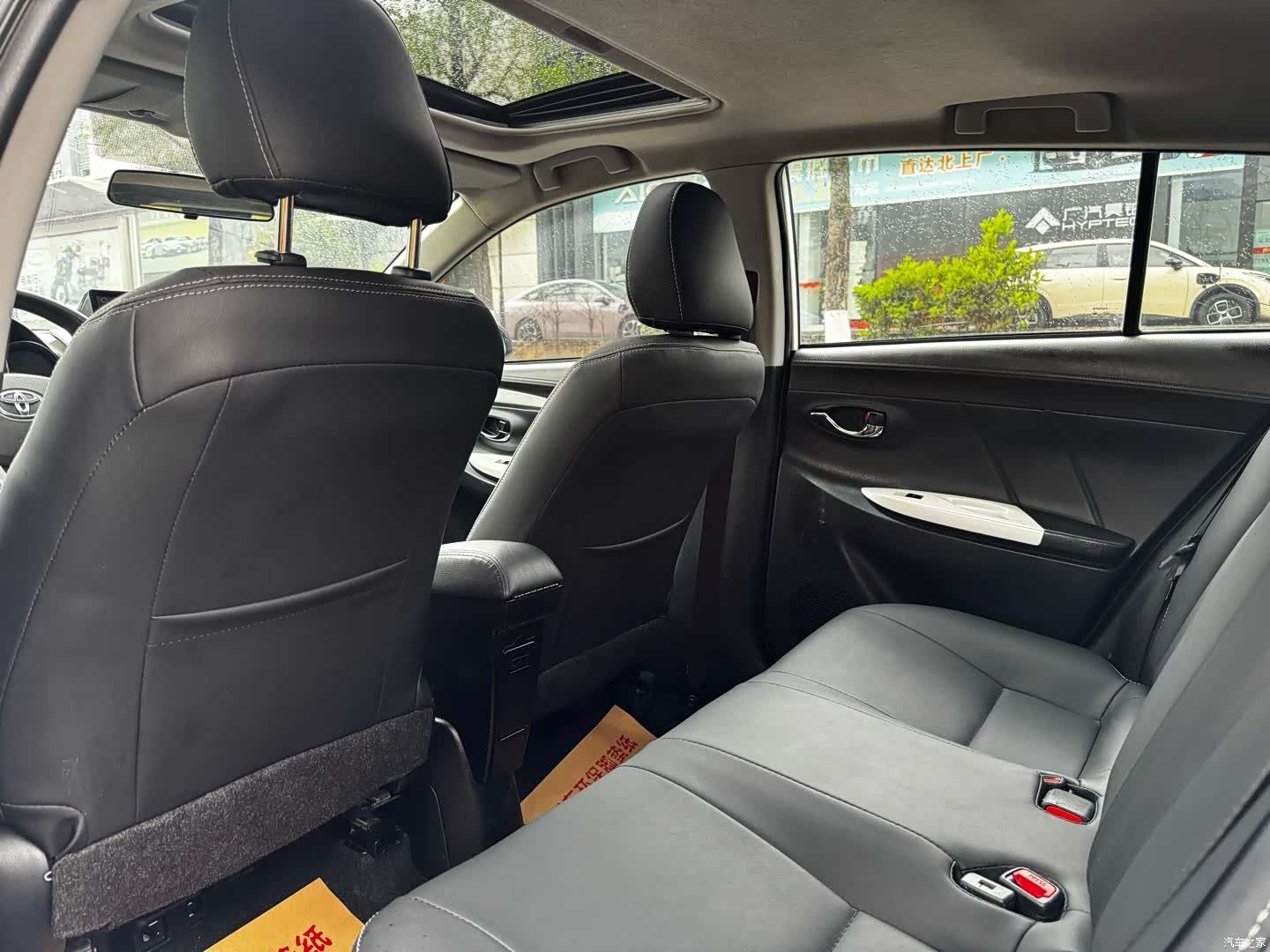 Toyota YARiS L, 2015 8