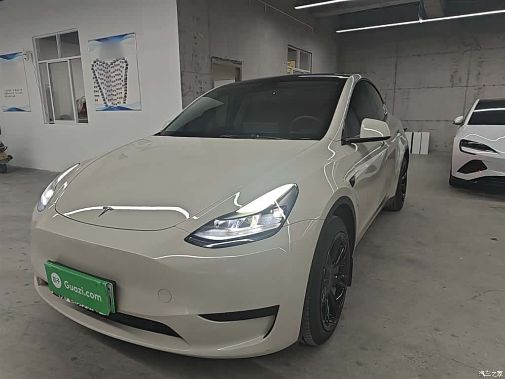 Tesla Model Y, 2023 2