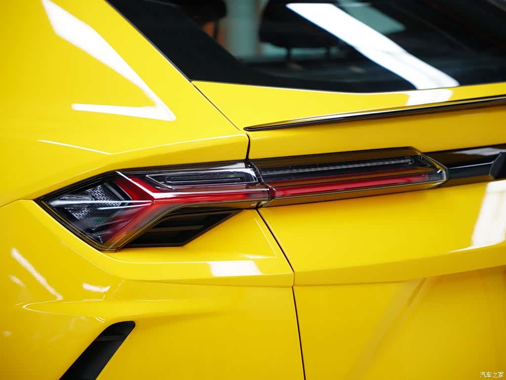 Lamborghini Urus, 2021 4