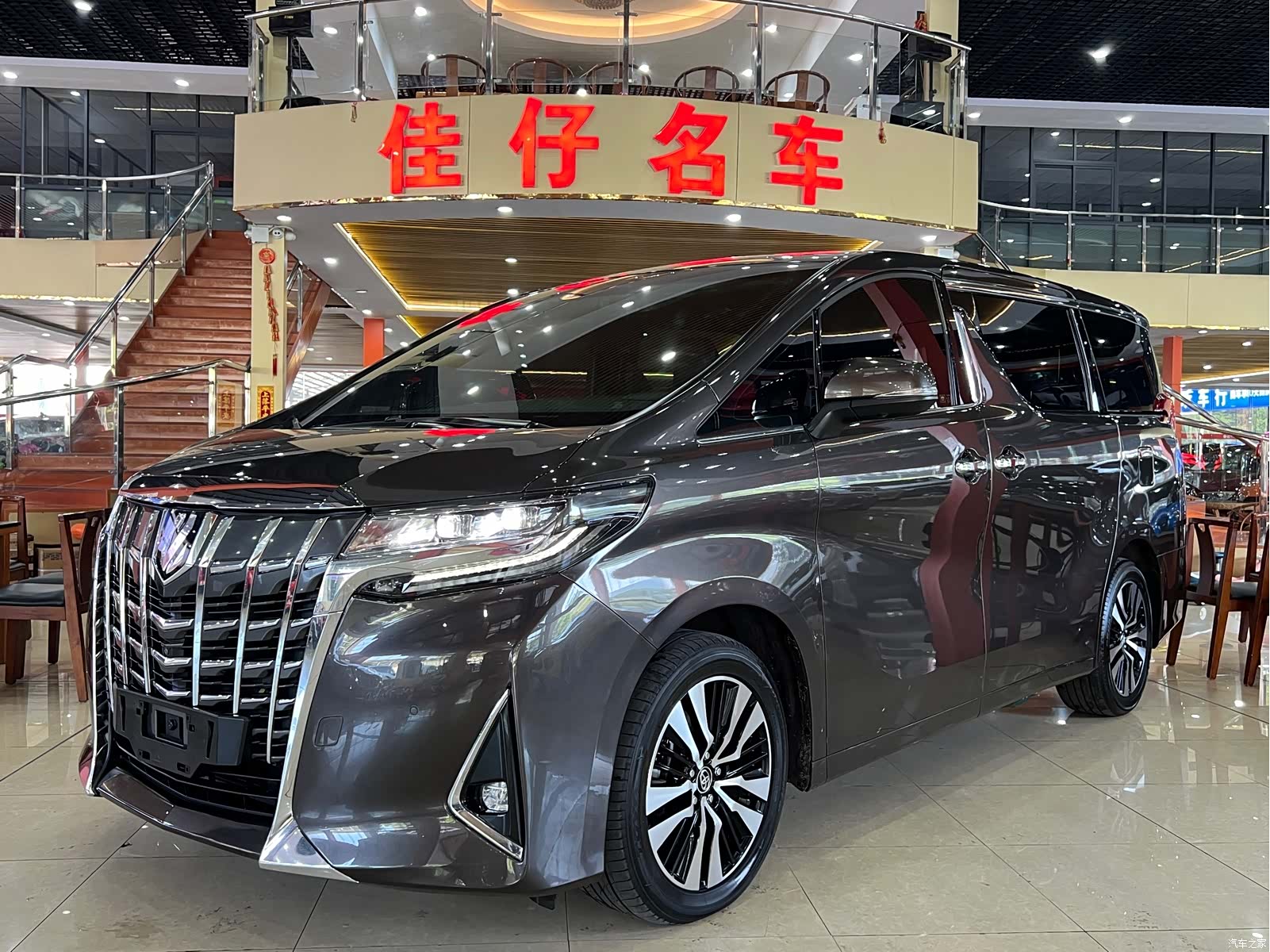 Toyota Alphard, 2018 1