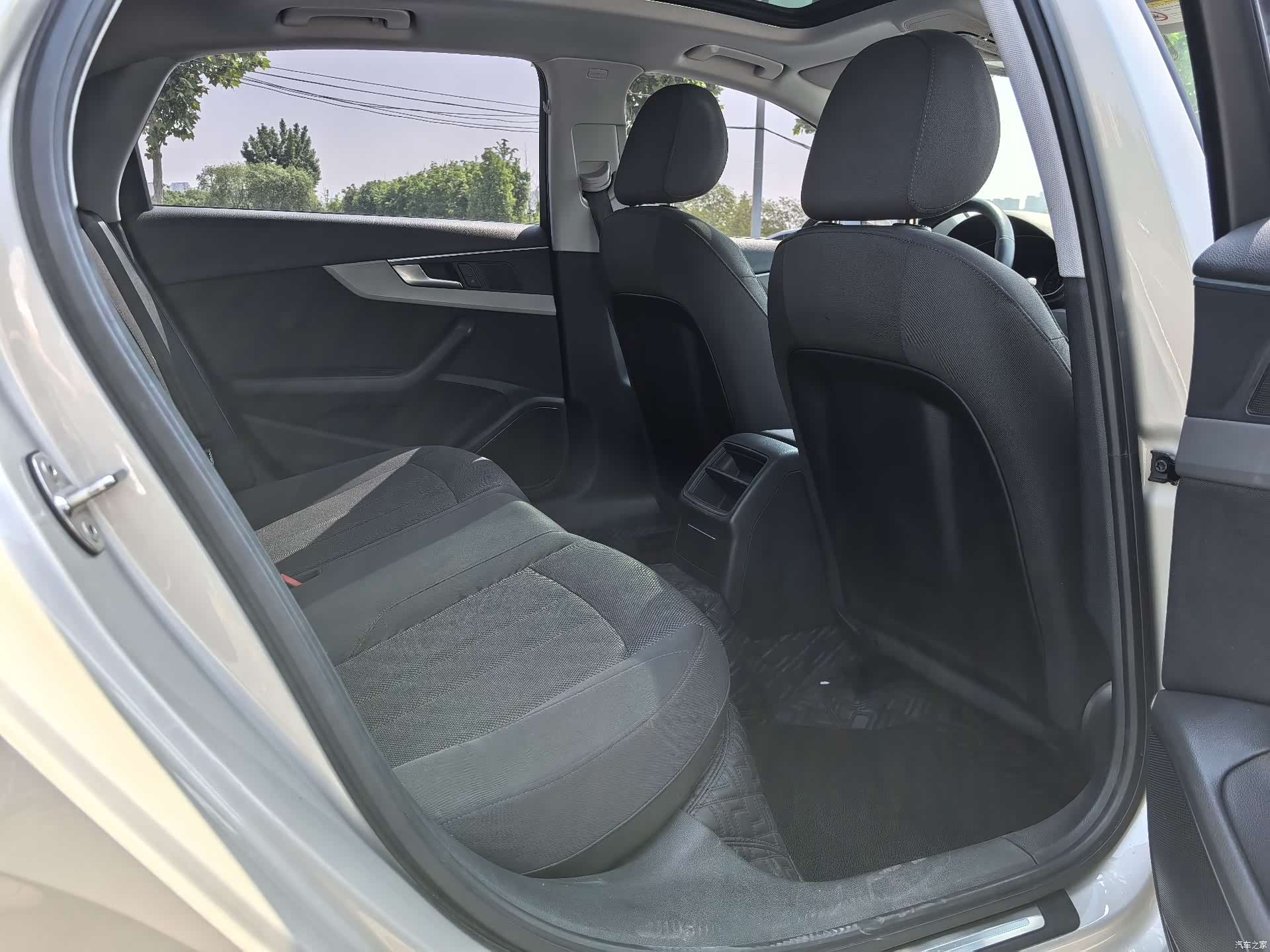 Audi A4L, 2019 11