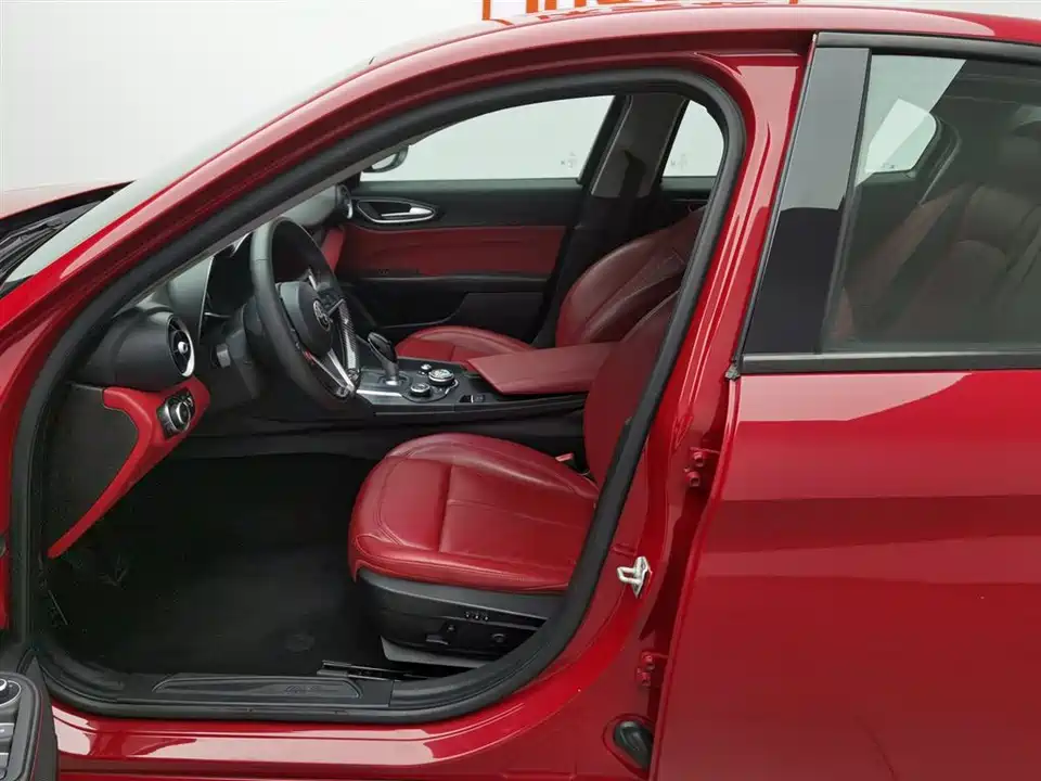 Alfa Romeo Giulia Alfa Romeo Giulia