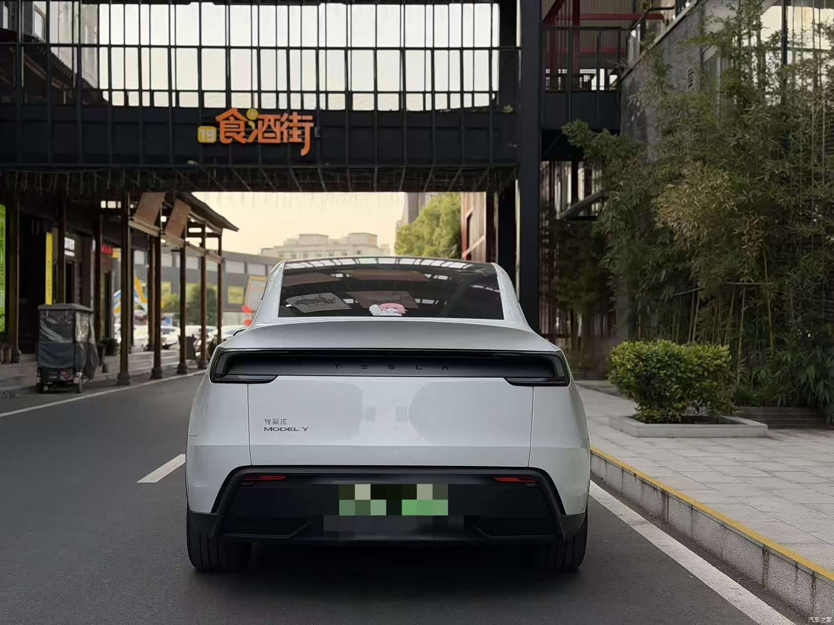 Tesla Model Y, 2025 7