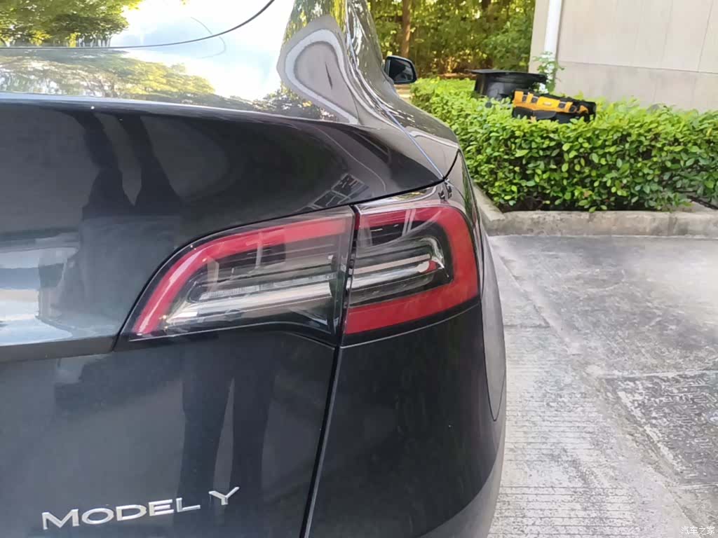 Tesla Model Y, 2024 8