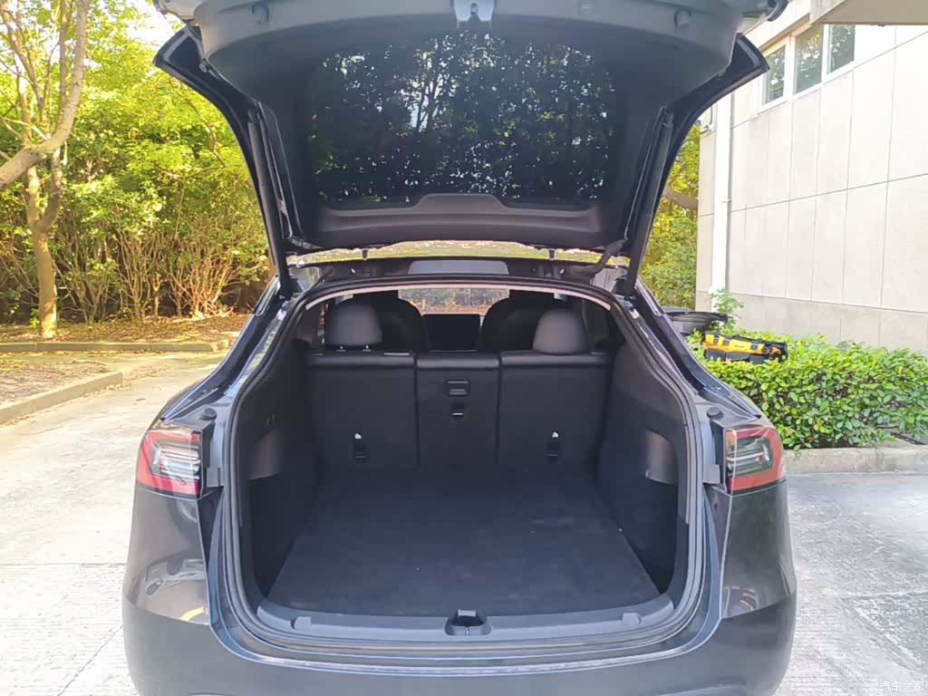 Tesla Model Y, 2024 19