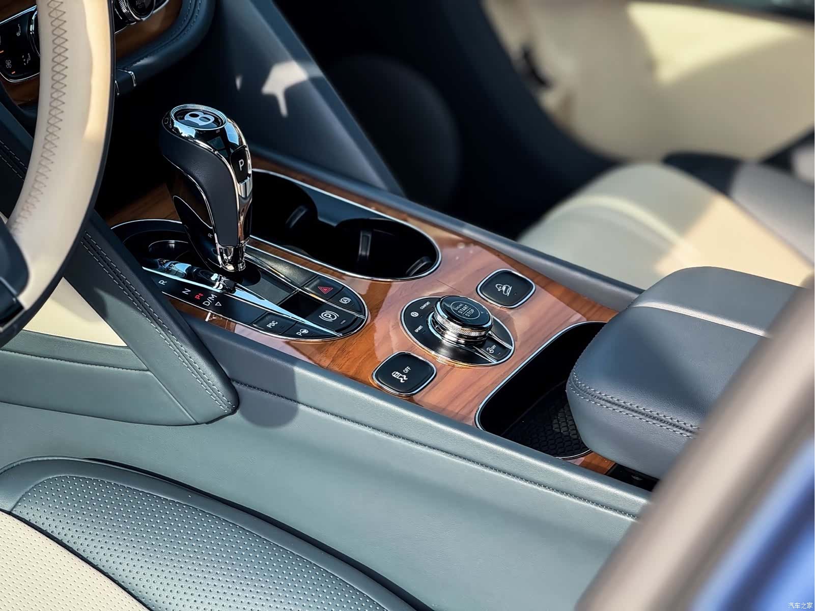 Bentley Bentayga, 2021 6