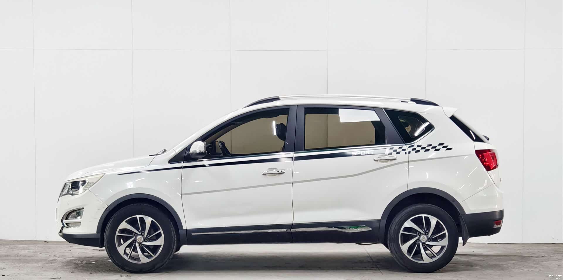 Wuling 560, 2015 7