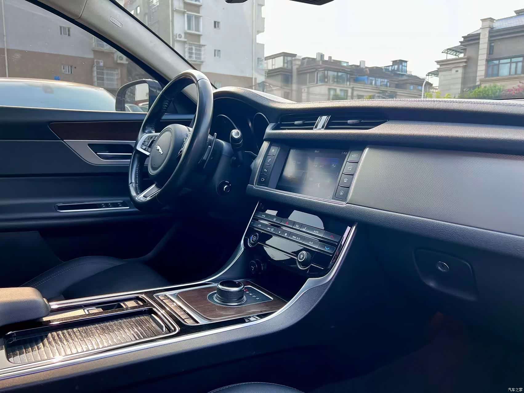 Land Rover XFL, 2018 16