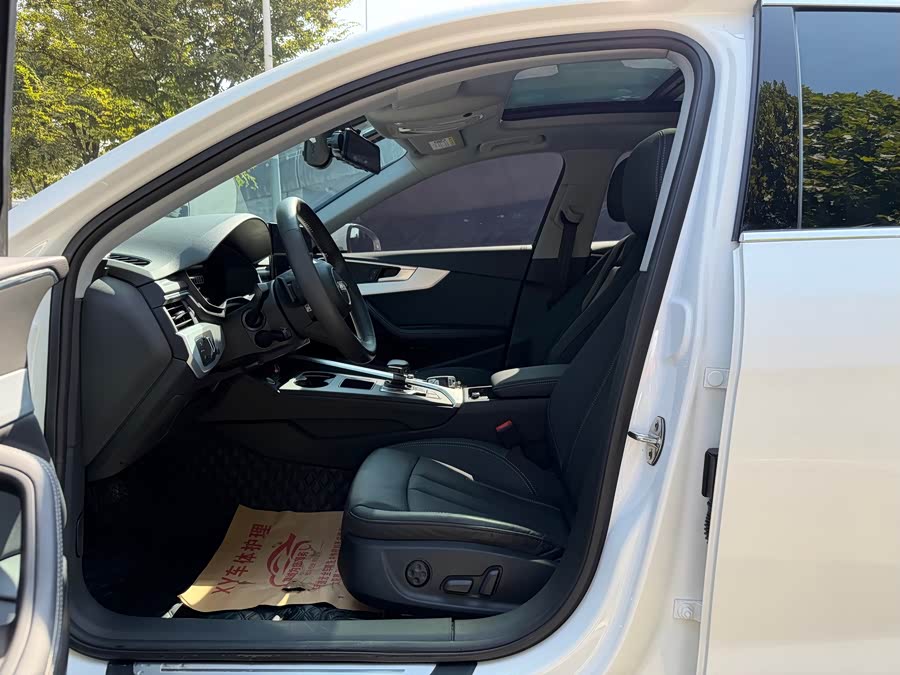 Audi A4L 2021, фото 6