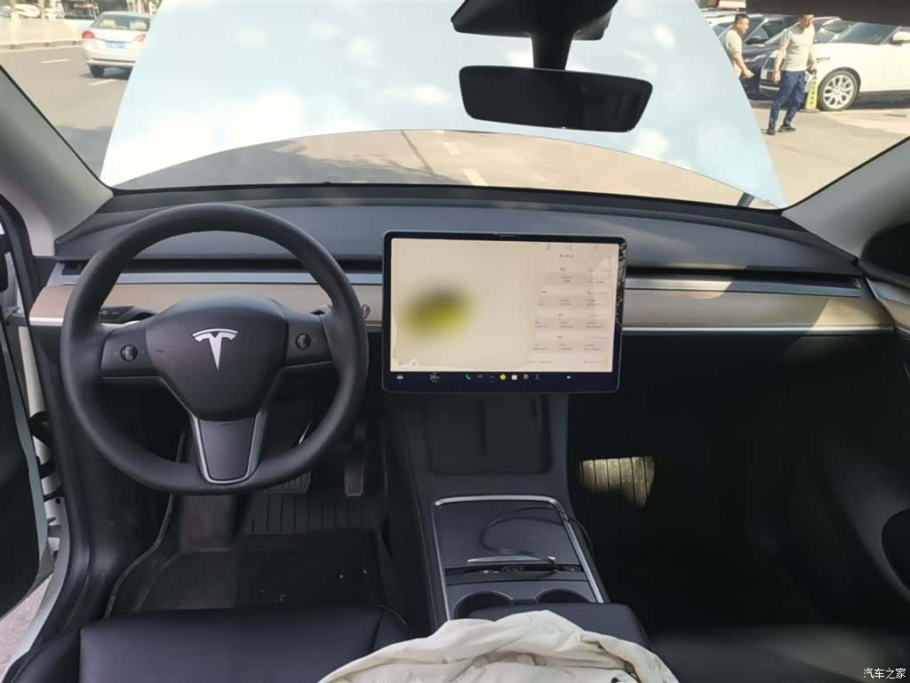 Tesla Model Y, 2023 10