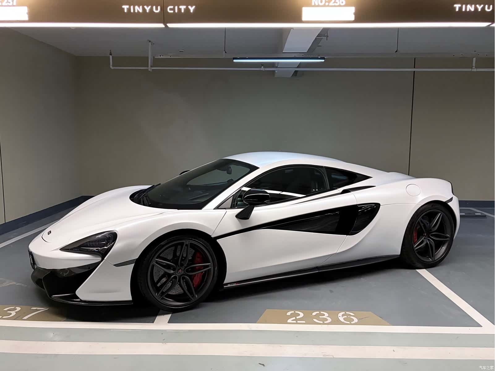 McLaren 570, 2016 4