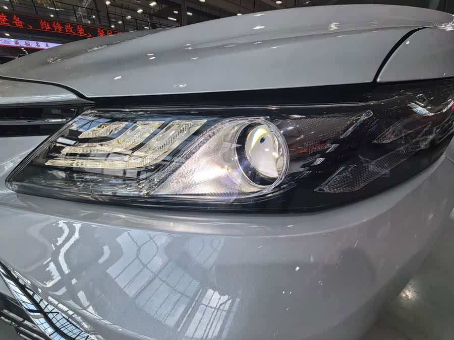 Toyota Camry 2022, фото 25
