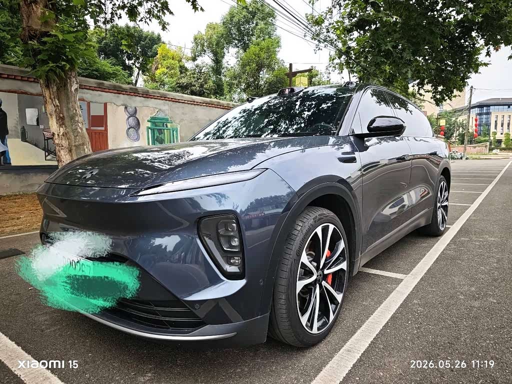 NIO ES8