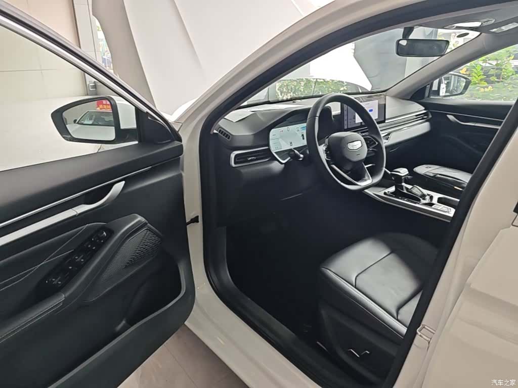 Geely Emgrand, 2026 16