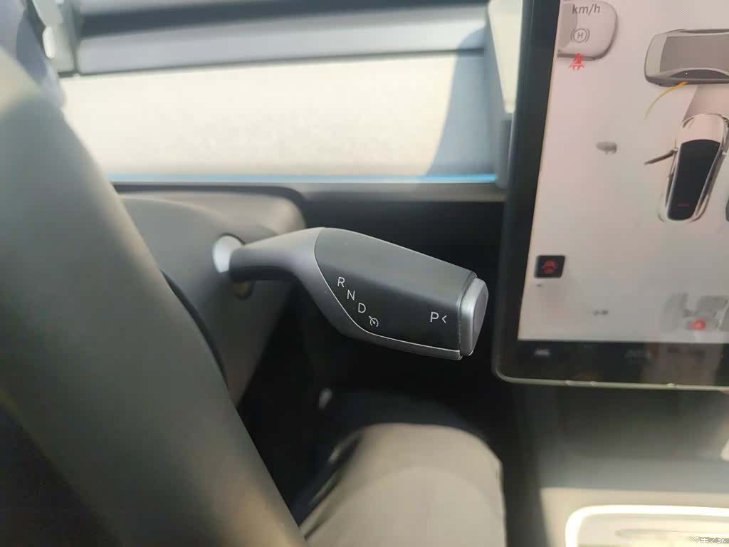 Tesla Model Y, 2024 9