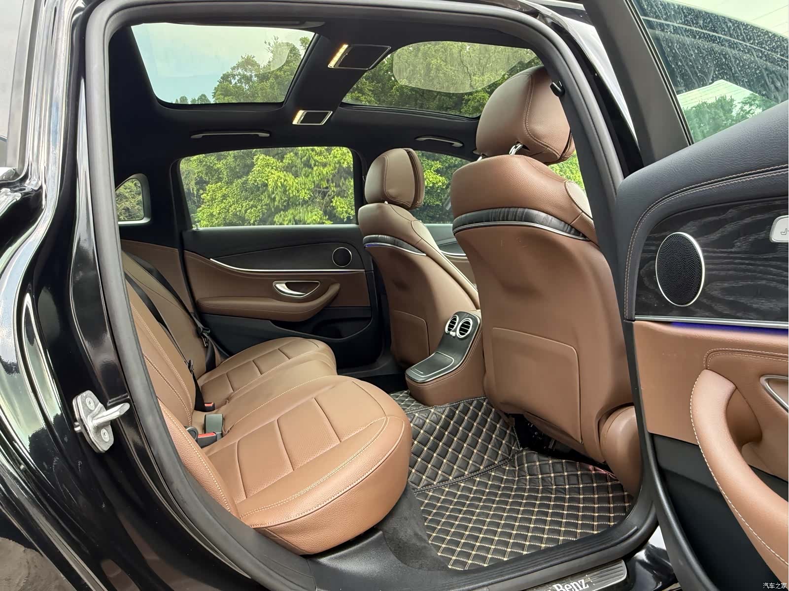 Mercedes-Benz E-Class, 2022 11