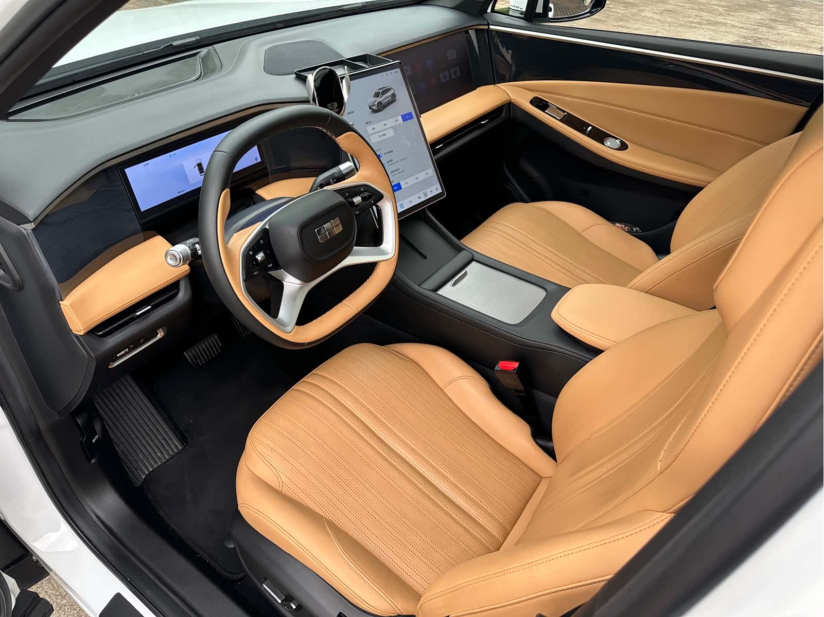Geely Galaxy L7, 2024 26