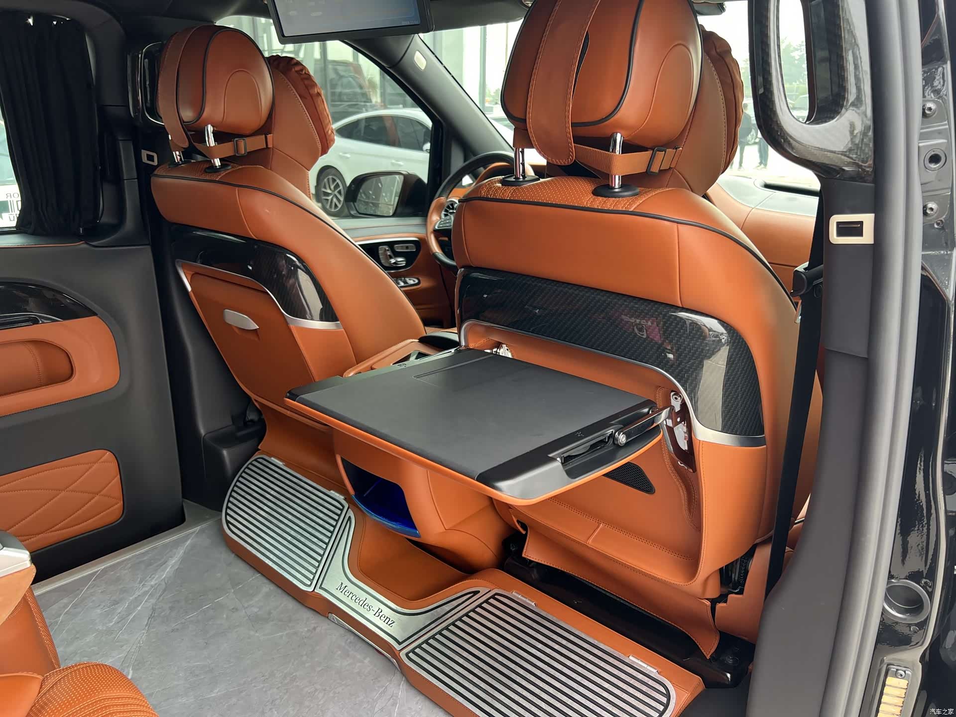 Mercedes-Benz 7, 2023 11