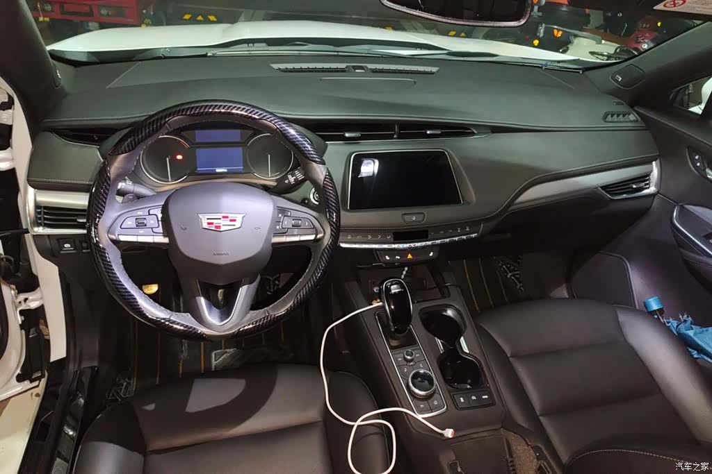 Cadillac XT4, 2021 10
