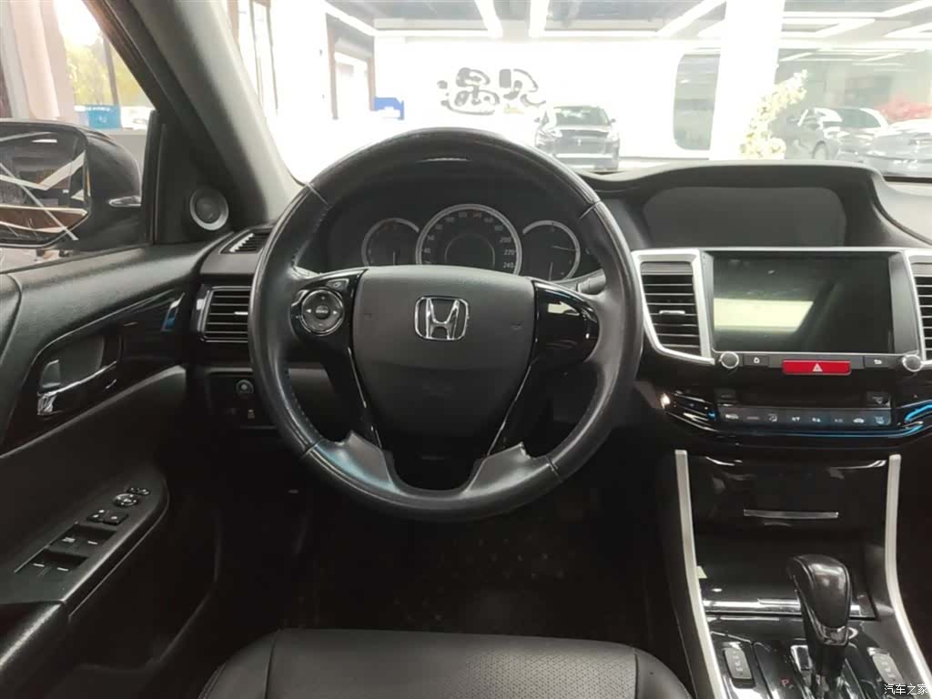 Honda Accord, 2017 11