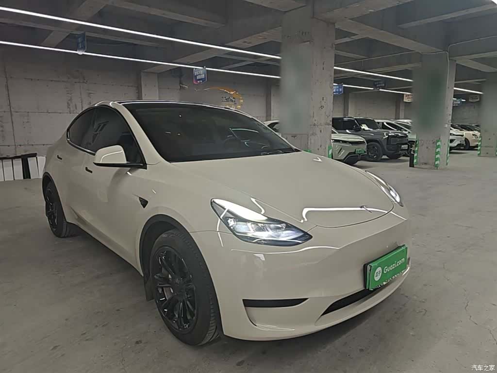 Tesla Model Y, 2023 4