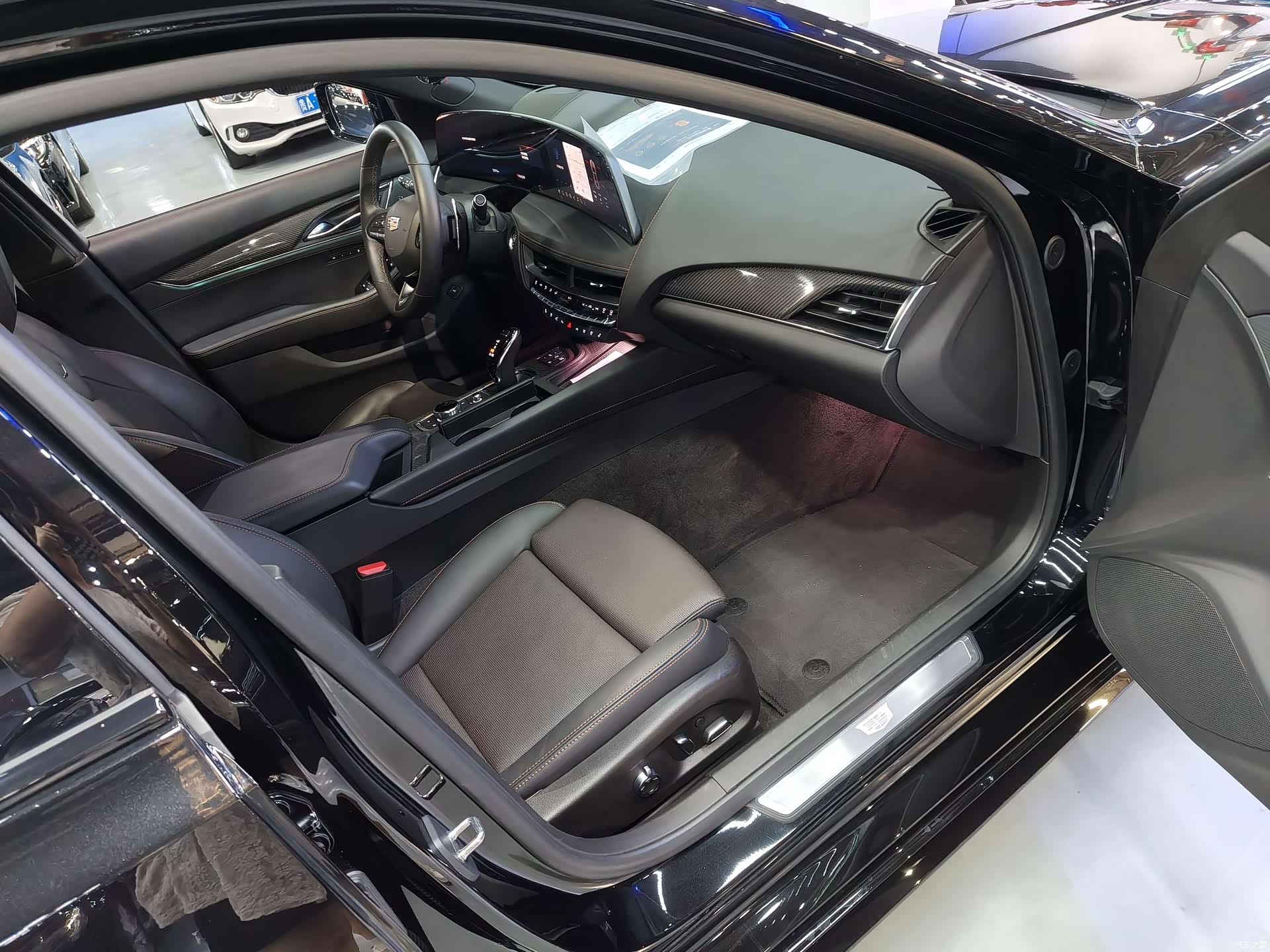 Cadillac CT5, 2023 все фото