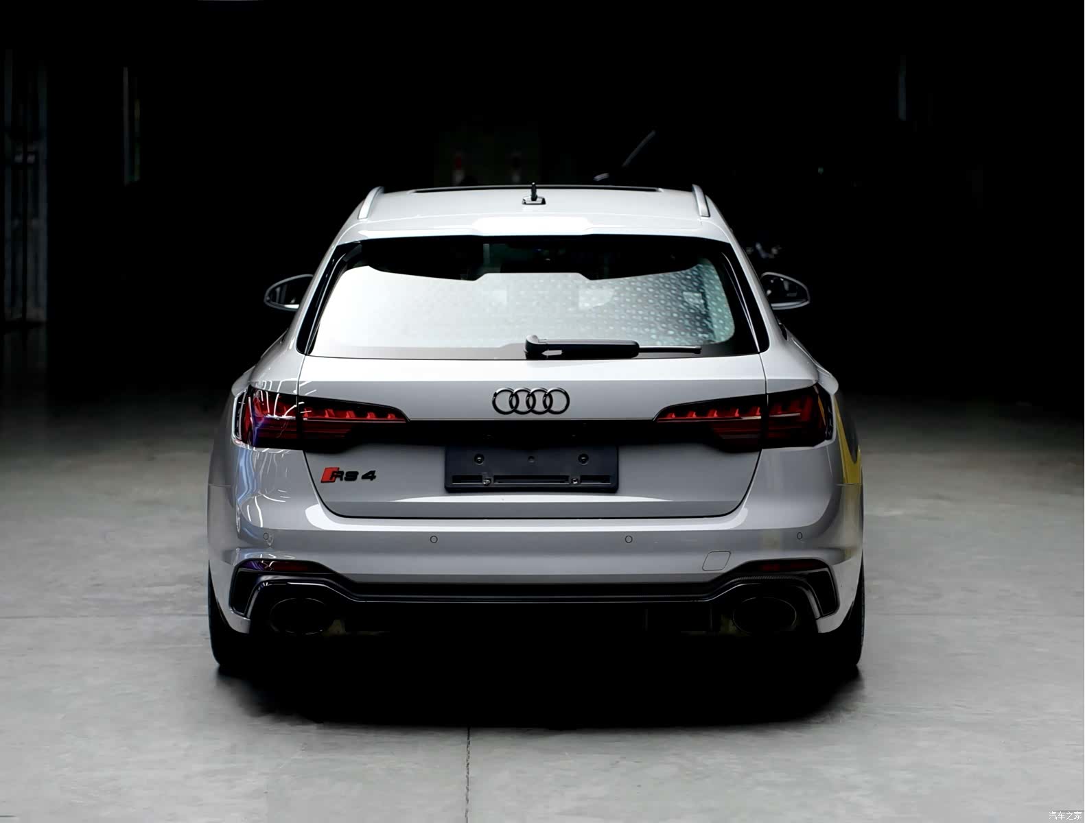Audi RS4, 2022 все фото